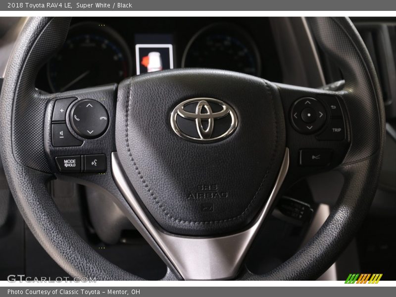 Super White / Black 2018 Toyota RAV4 LE