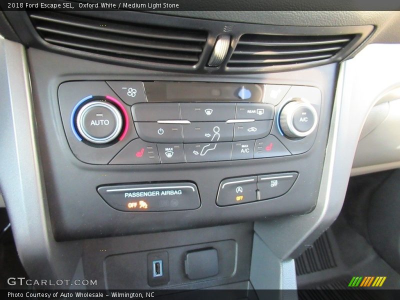 Oxford White / Medium Light Stone 2018 Ford Escape SEL