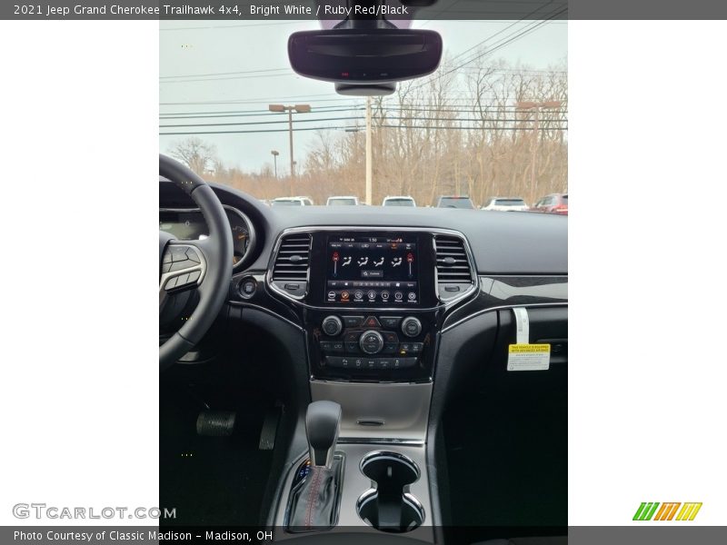 Controls of 2021 Grand Cherokee Trailhawk 4x4