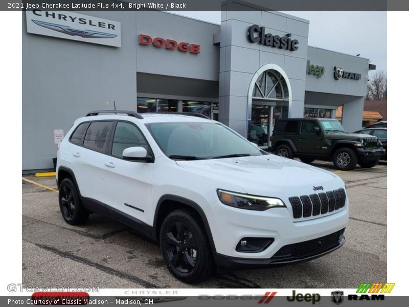 Bright White / Black 2021 Jeep Cherokee Latitude Plus 4x4