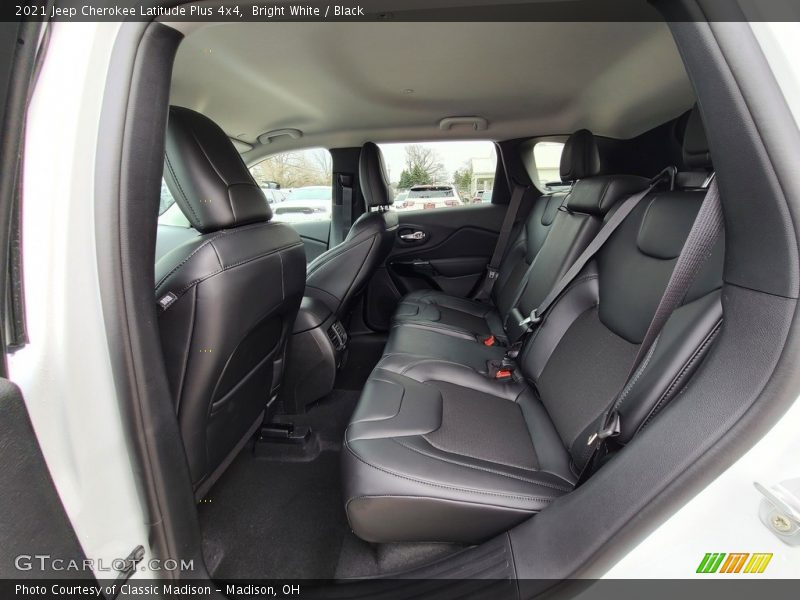 Bright White / Black 2021 Jeep Cherokee Latitude Plus 4x4