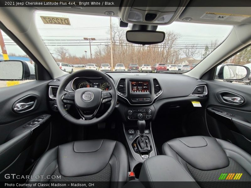 Bright White / Black 2021 Jeep Cherokee Latitude Plus 4x4