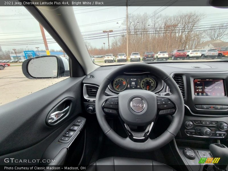 Bright White / Black 2021 Jeep Cherokee Latitude Plus 4x4