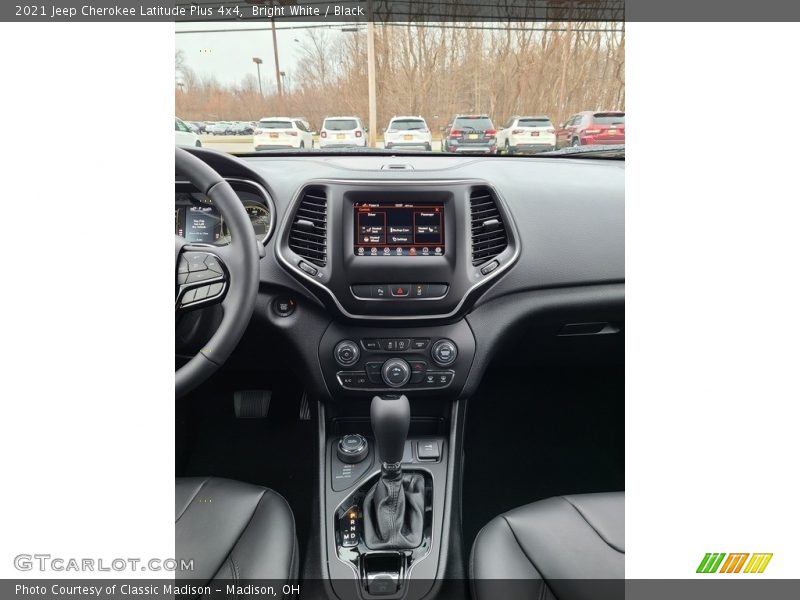 Bright White / Black 2021 Jeep Cherokee Latitude Plus 4x4