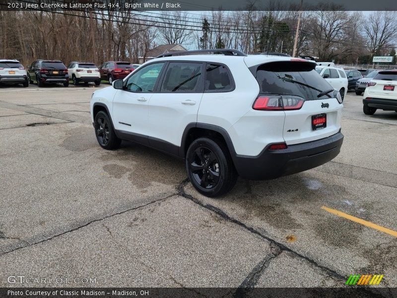 Bright White / Black 2021 Jeep Cherokee Latitude Plus 4x4