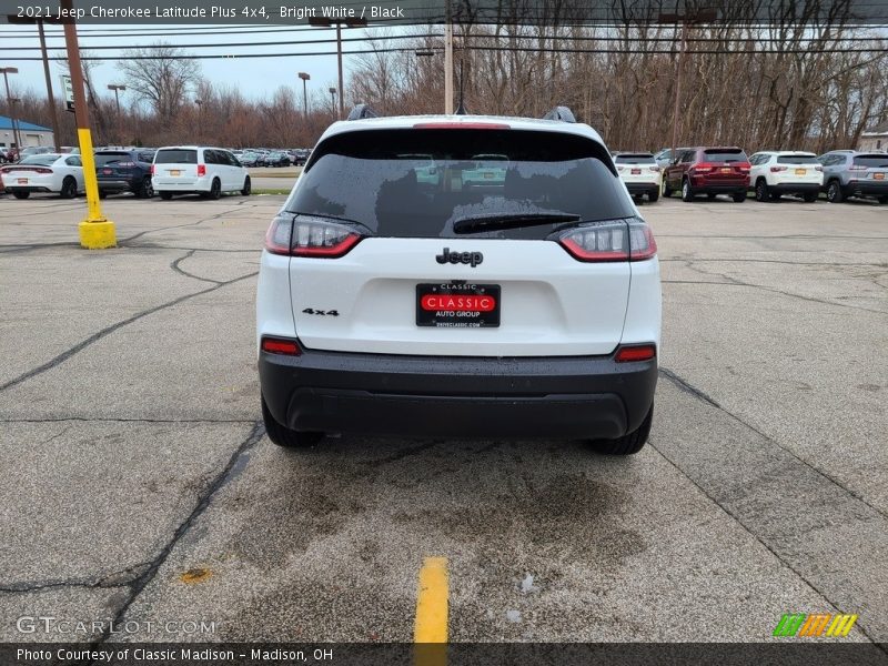 Bright White / Black 2021 Jeep Cherokee Latitude Plus 4x4