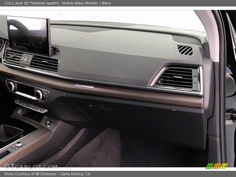 Mythos Black Metallic / Black 2021 Audi Q5 Premium quattro