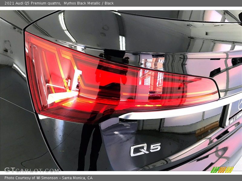 Mythos Black Metallic / Black 2021 Audi Q5 Premium quattro
