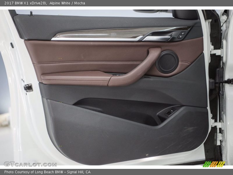 Alpine White / Mocha 2017 BMW X1 xDrive28i