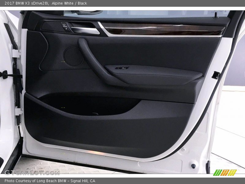 Alpine White / Black 2017 BMW X3 sDrive28i