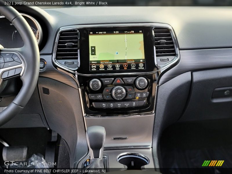 Bright White / Black 2021 Jeep Grand Cherokee Laredo 4x4