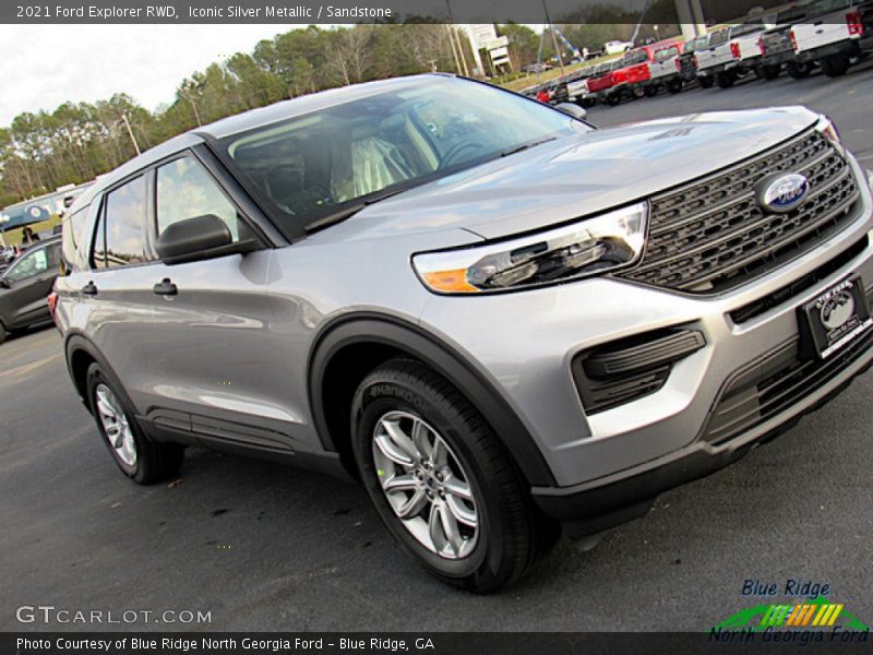 Iconic Silver Metallic / Sandstone 2021 Ford Explorer RWD