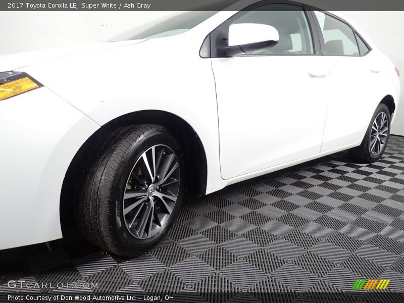 Super White / Ash Gray 2017 Toyota Corolla LE