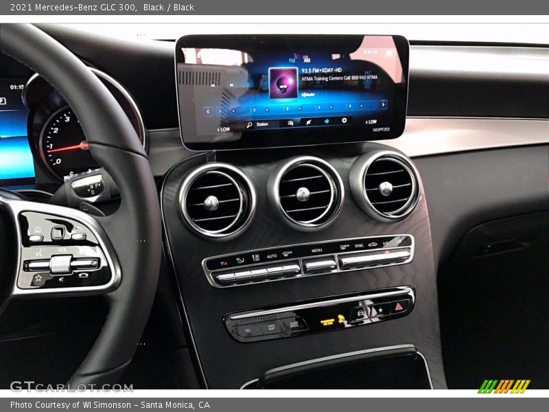 Black / Black 2021 Mercedes-Benz GLC 300