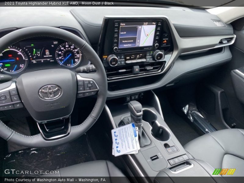 Moon Dust / Black 2021 Toyota Highlander Hybrid XLE AWD