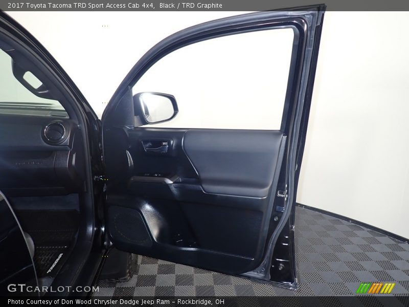 Black / TRD Graphite 2017 Toyota Tacoma TRD Sport Access Cab 4x4