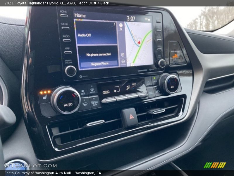 Moon Dust / Black 2021 Toyota Highlander Hybrid XLE AWD