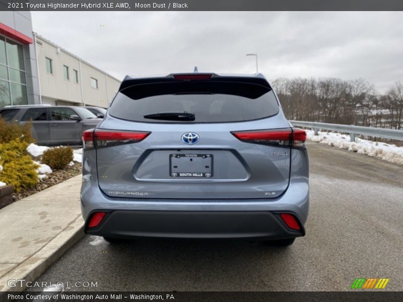 Moon Dust / Black 2021 Toyota Highlander Hybrid XLE AWD