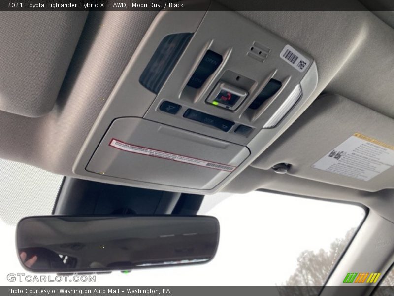 Moon Dust / Black 2021 Toyota Highlander Hybrid XLE AWD