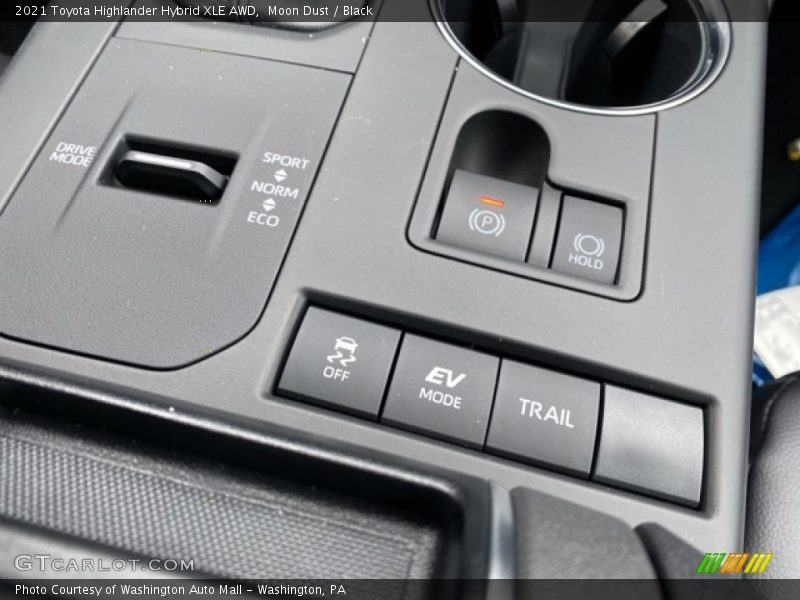 Moon Dust / Black 2021 Toyota Highlander Hybrid XLE AWD