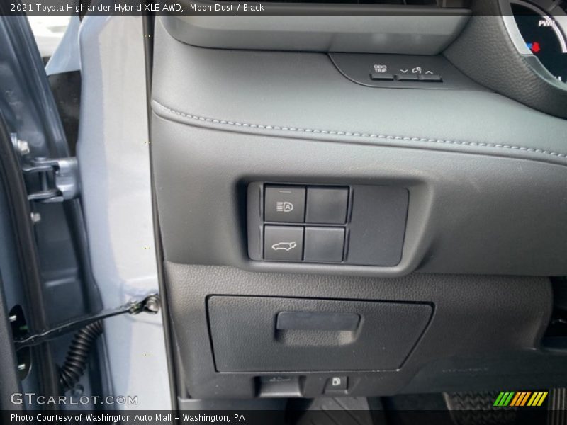 Moon Dust / Black 2021 Toyota Highlander Hybrid XLE AWD