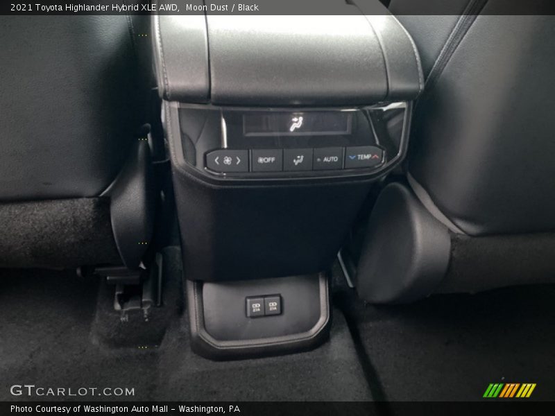 Moon Dust / Black 2021 Toyota Highlander Hybrid XLE AWD