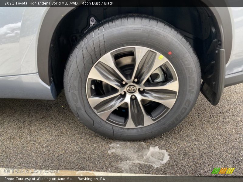 Moon Dust / Black 2021 Toyota Highlander Hybrid XLE AWD