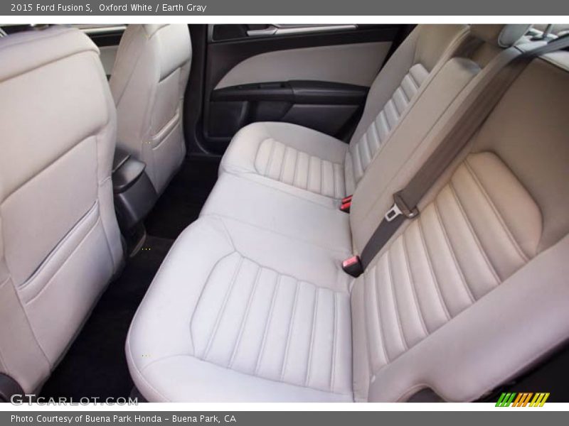Oxford White / Earth Gray 2015 Ford Fusion S