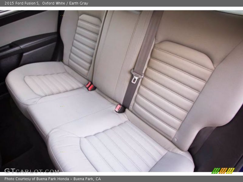 Oxford White / Earth Gray 2015 Ford Fusion S