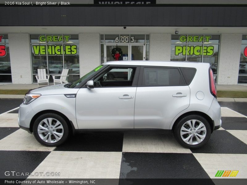 Bright Silver / Black 2016 Kia Soul !