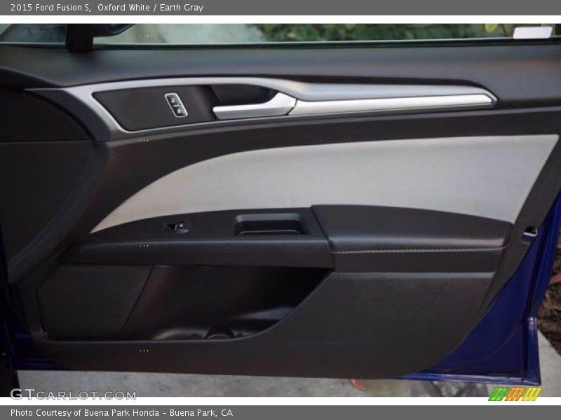 Oxford White / Earth Gray 2015 Ford Fusion S