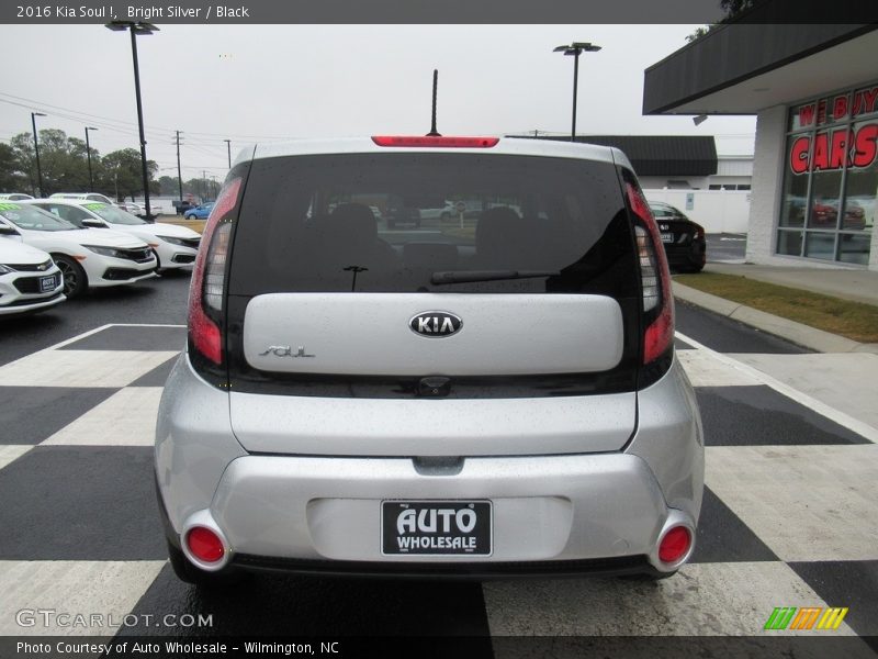 Bright Silver / Black 2016 Kia Soul !