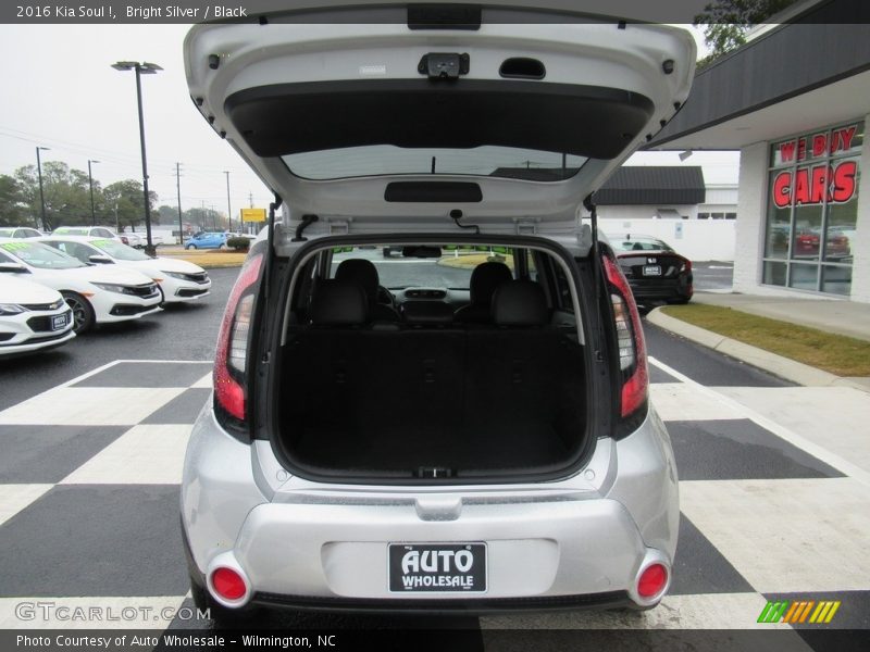 Bright Silver / Black 2016 Kia Soul !