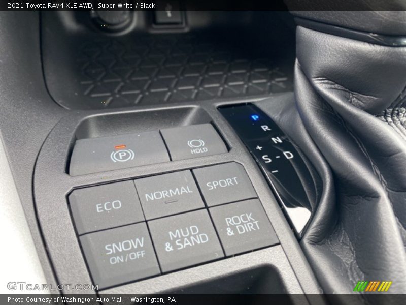 Super White / Black 2021 Toyota RAV4 XLE AWD