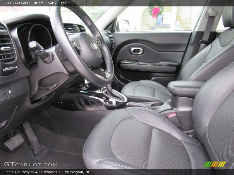 Bright Silver / Black 2016 Kia Soul !