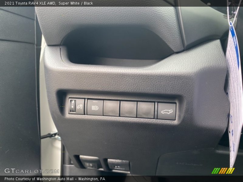 Super White / Black 2021 Toyota RAV4 XLE AWD