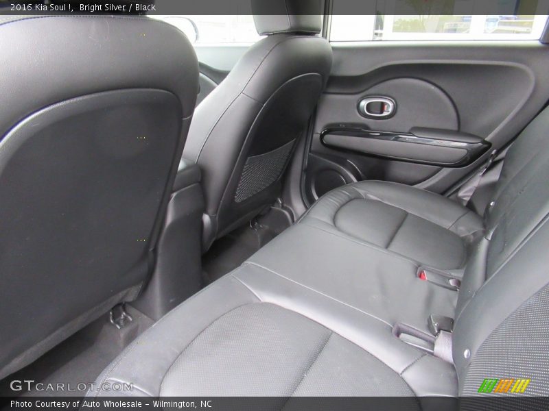 Bright Silver / Black 2016 Kia Soul !