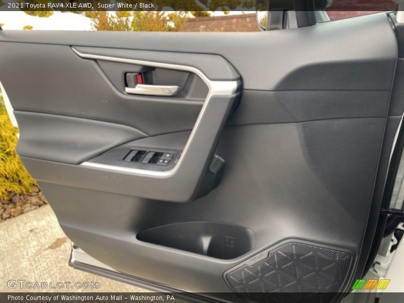 Super White / Black 2021 Toyota RAV4 XLE AWD
