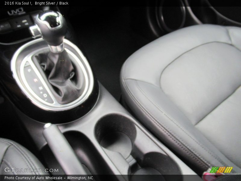 Bright Silver / Black 2016 Kia Soul !