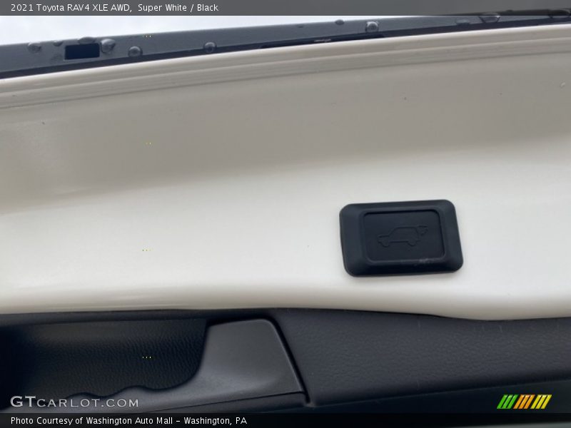 Super White / Black 2021 Toyota RAV4 XLE AWD
