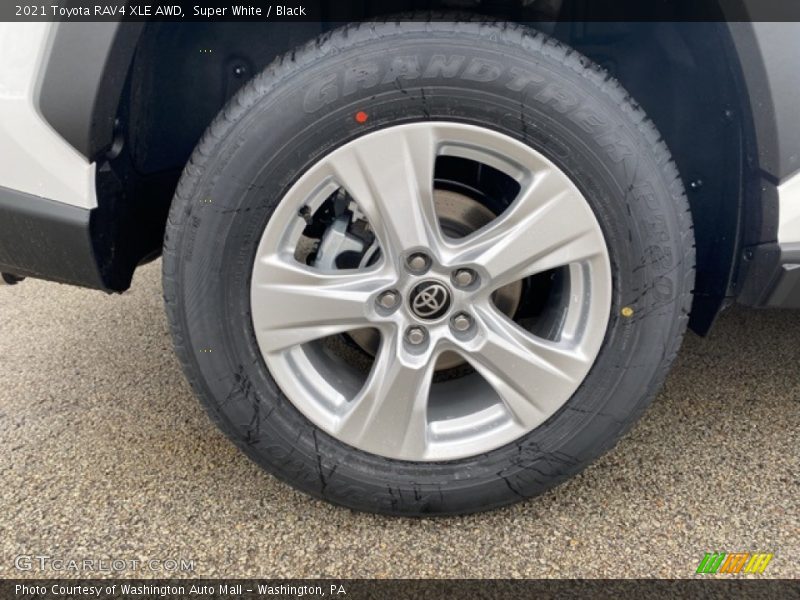 Super White / Black 2021 Toyota RAV4 XLE AWD