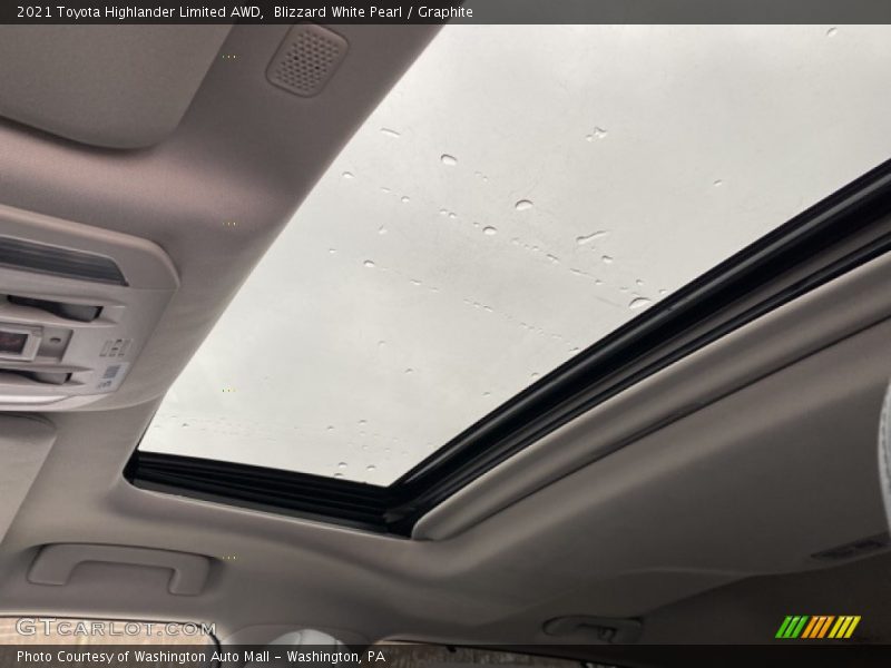 Blizzard White Pearl / Graphite 2021 Toyota Highlander Limited AWD