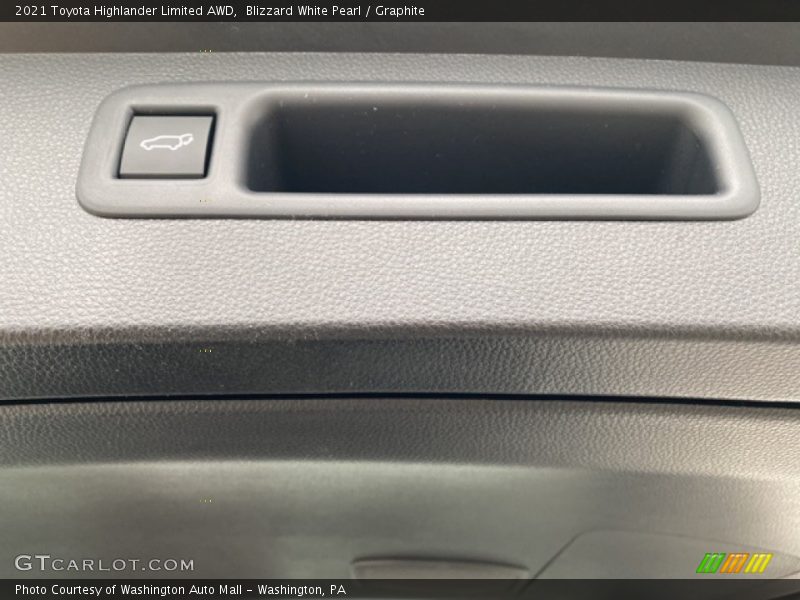 Blizzard White Pearl / Graphite 2021 Toyota Highlander Limited AWD