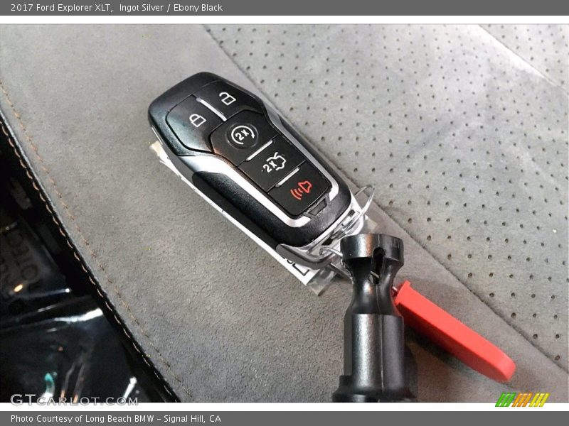 Ingot Silver / Ebony Black 2017 Ford Explorer XLT