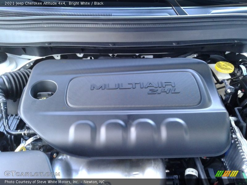 Bright White / Black 2021 Jeep Cherokee Altitude 4x4