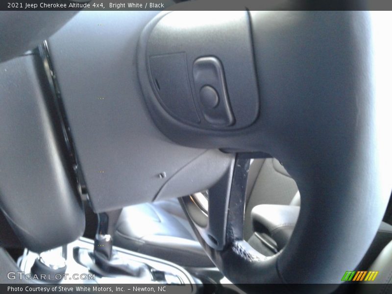 Bright White / Black 2021 Jeep Cherokee Altitude 4x4