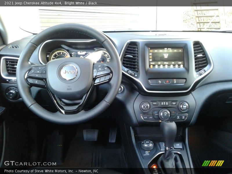 Bright White / Black 2021 Jeep Cherokee Altitude 4x4