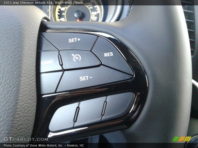 Bright White / Black 2021 Jeep Cherokee Altitude 4x4