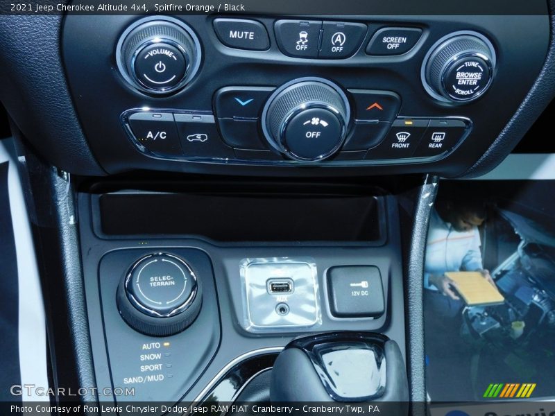 Spitfire Orange / Black 2021 Jeep Cherokee Altitude 4x4