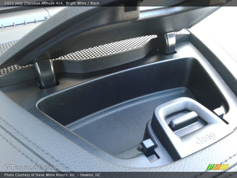 Bright White / Black 2021 Jeep Cherokee Altitude 4x4